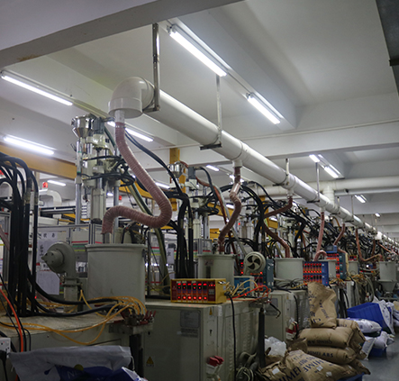 單滑板注塑機(jī)