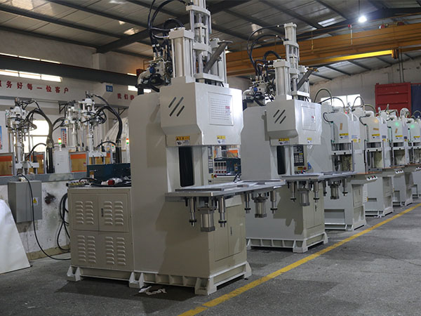 立式成型機(jī) 立式成型機(jī)